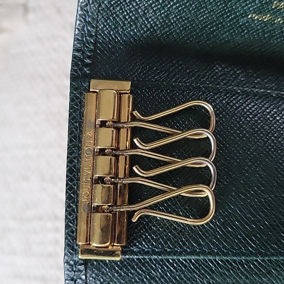 Louis Vuitton Green Taiga Leather 4 Key Holder - Picture 6 of 8